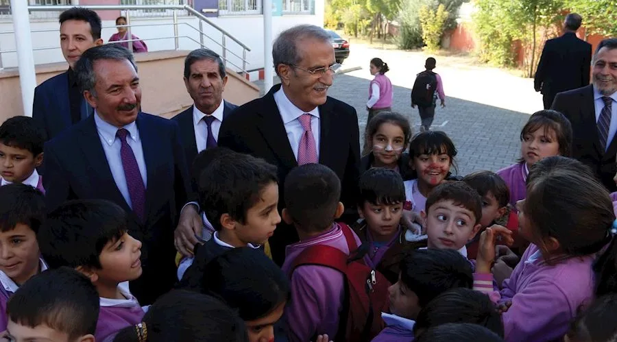 İş insanı İbrahim Çeçen, 18 bin Ağrılı gence burs verdi